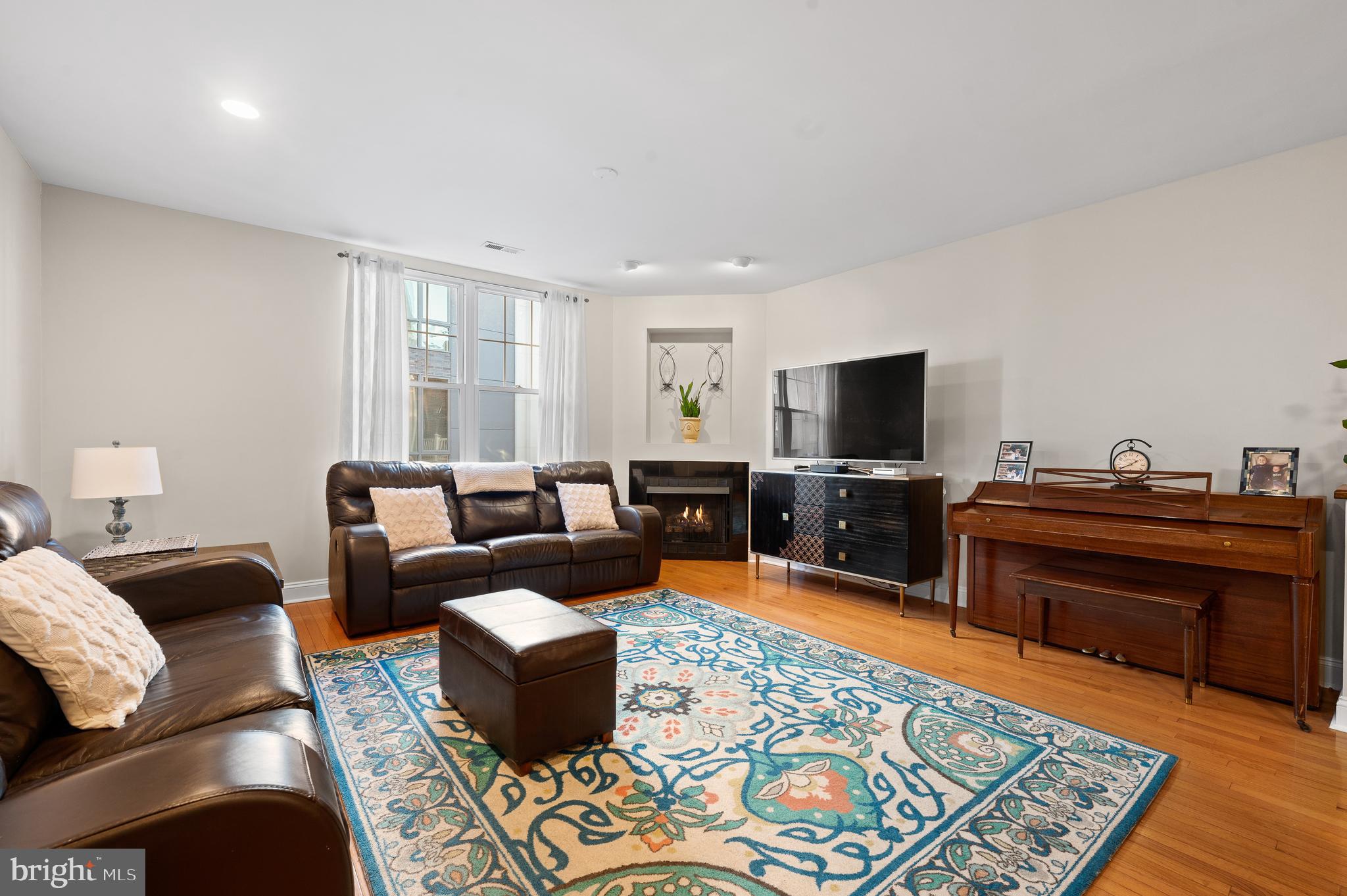 612 Queen Street Philadelphia, PA 19147 - Photo 12 of 40 Main Living Space - Second Floor
