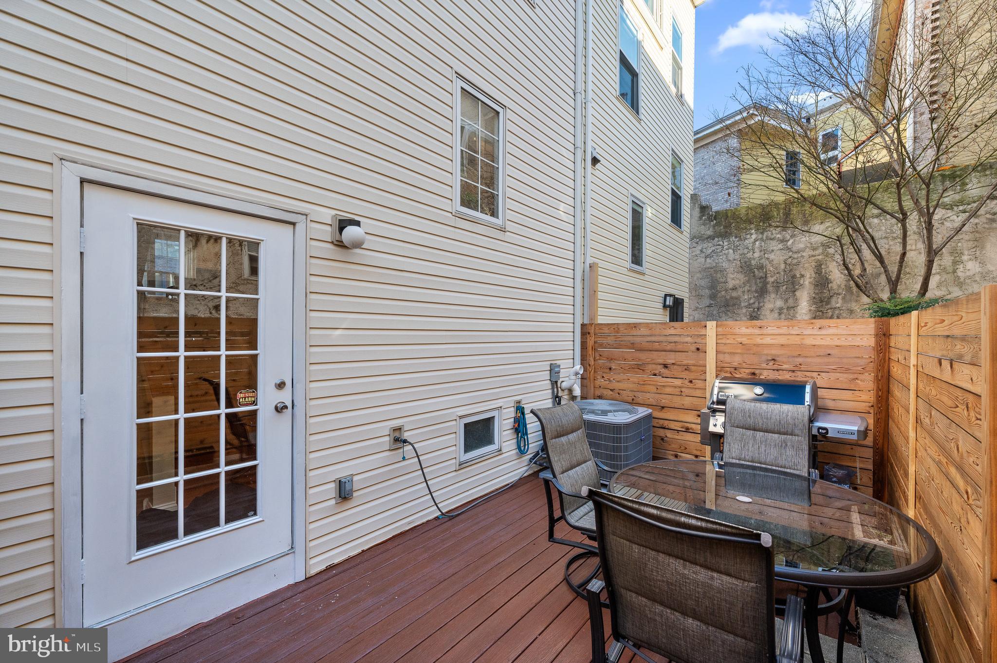 612 Queen Street Philadelphia, PA 19147 - Photo 15 of 40 Rear Patio/Deck
