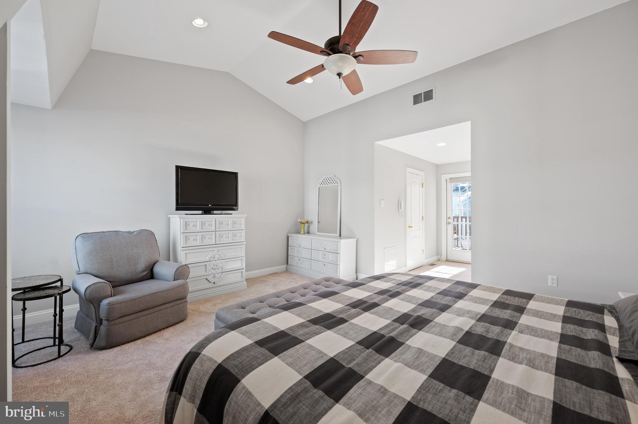 612 Queen Street Philadelphia, PA 19147 - Photo 16 of 40 Primary Suite