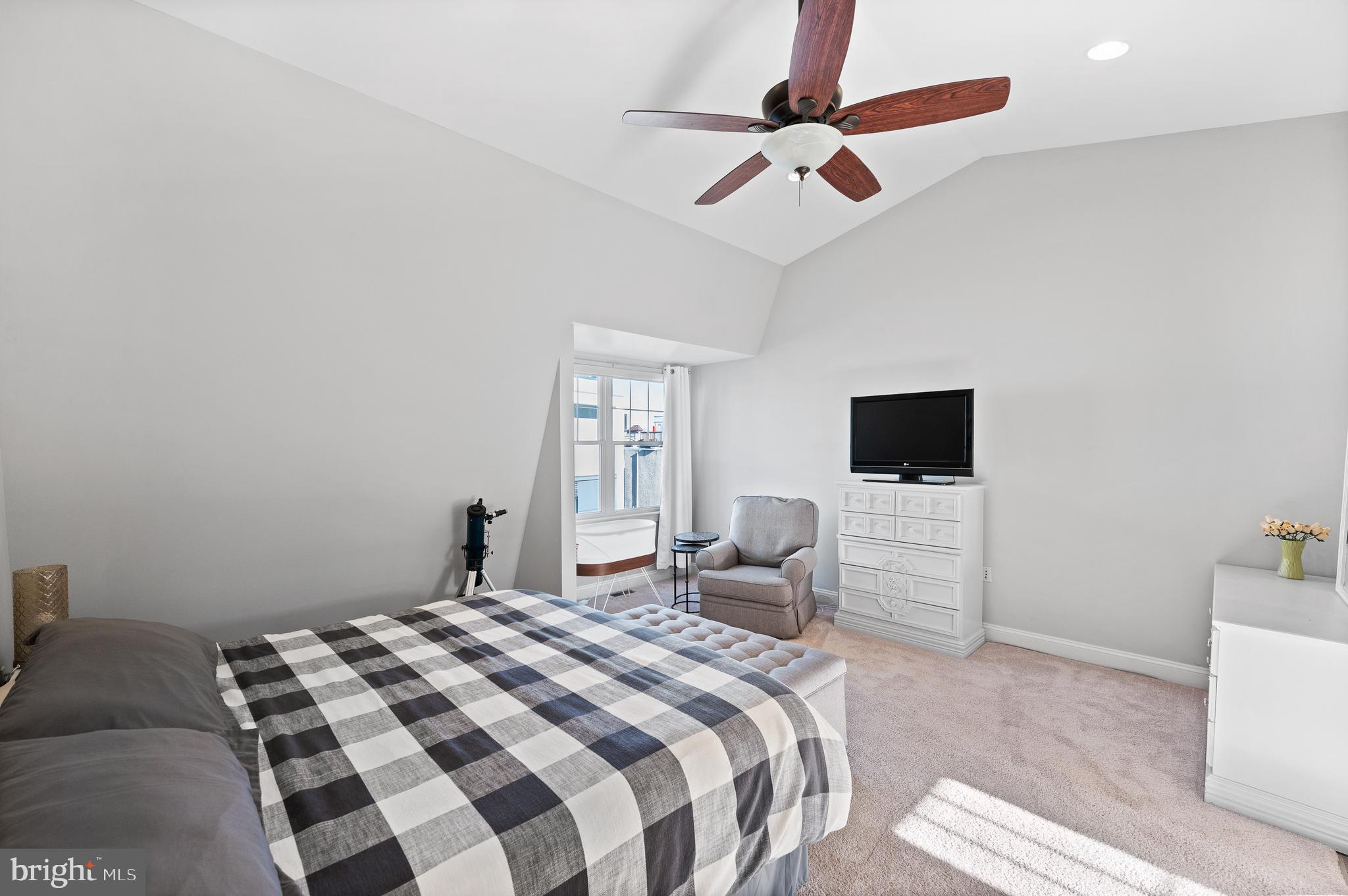 612 Queen Street Philadelphia, PA 19147 - Photo 18 of 40 Primary Suite