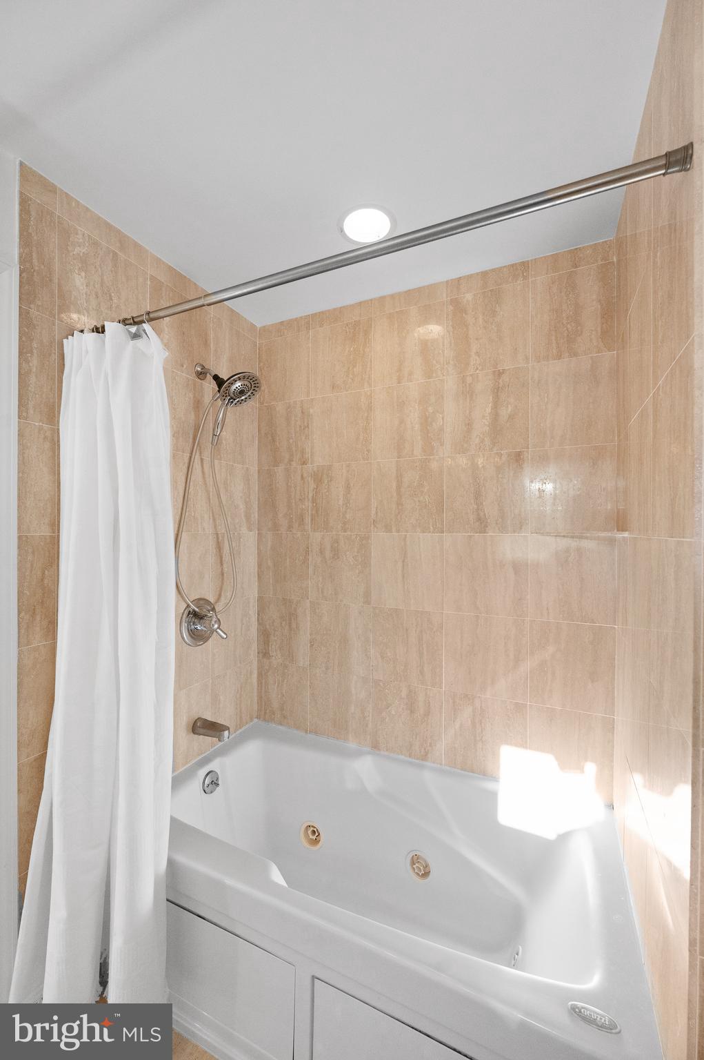 612 Queen Street Philadelphia, PA 19147 - Photo 21 of 40 Primary Suite - Bathroom