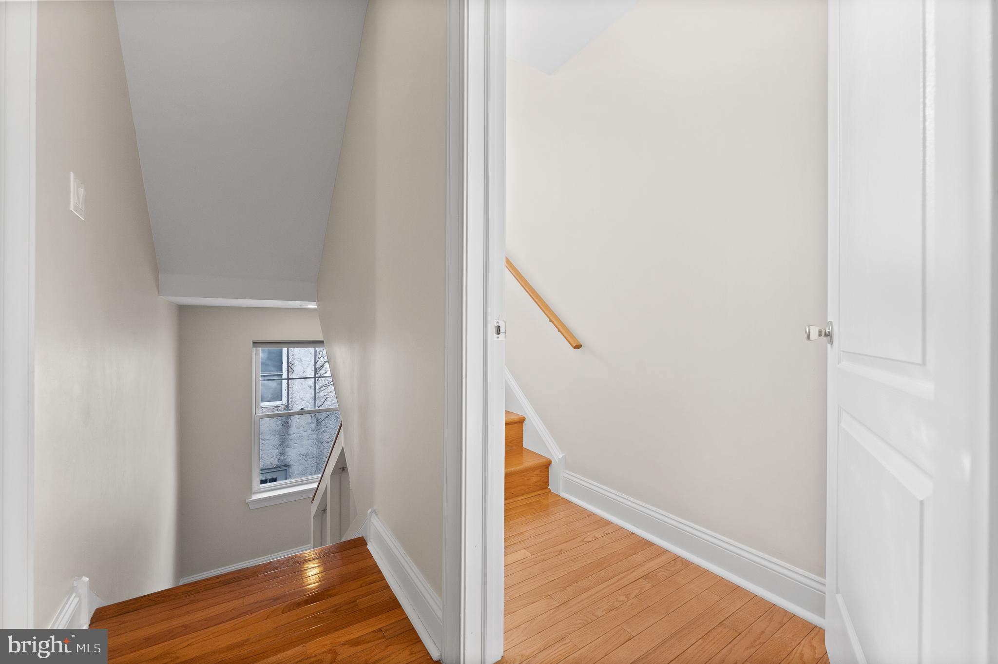 612 Queen Street Philadelphia, PA 19147 - Photo 23 of 40 Hallways