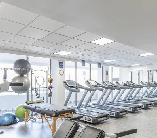 $6,000 | 19707 Turnberry Way, Unit 20L, Aventura, FL 33180