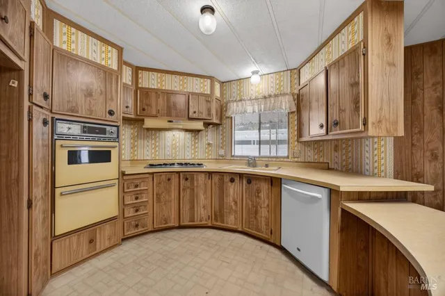 a view of a walk in closet