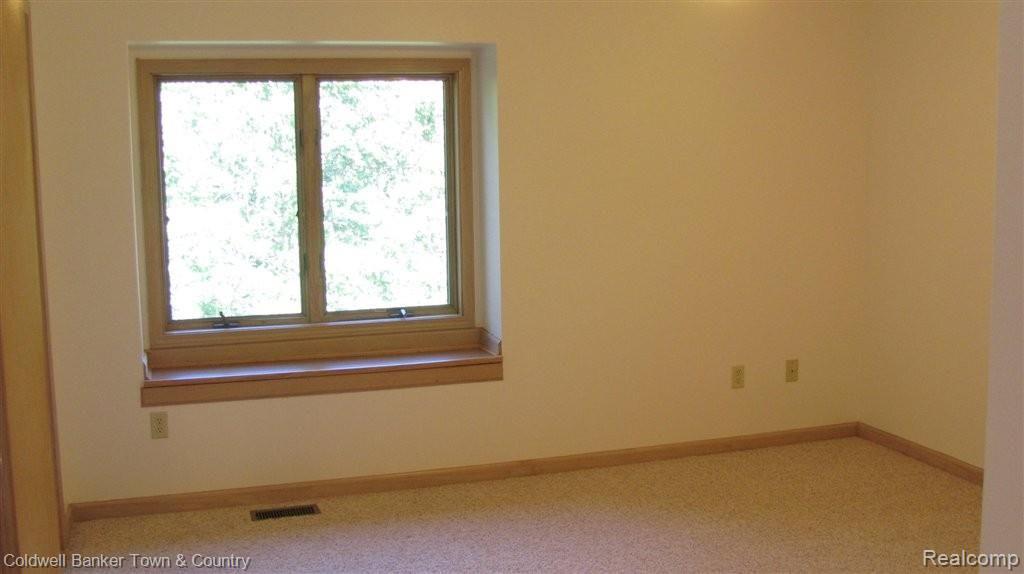 1277 Pine Ridge Road Milford, MI 48380 - Photo 12 of 23 More window seats.JPG