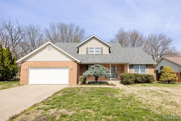 $297,500 | 973 Columbia Drive, Fairview Heights, IL 62208