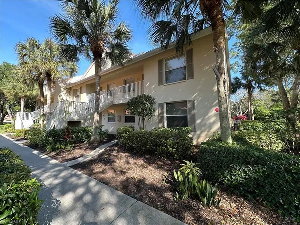 $3,800 | 241 Robin Hood Circle, Unit 204, Naples, FL 34104
