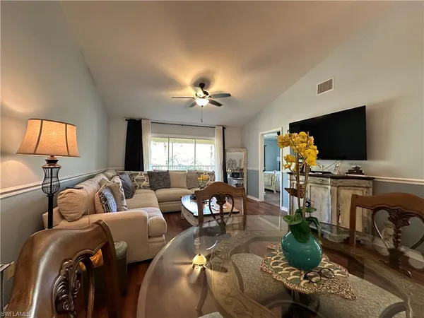 $3,800 | 241 Robin Hood Circle, Unit 204, Naples, FL 34104