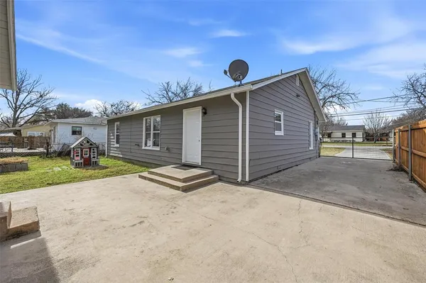 $1,750 | 418 Russell Street, White Settlement, TX 76108