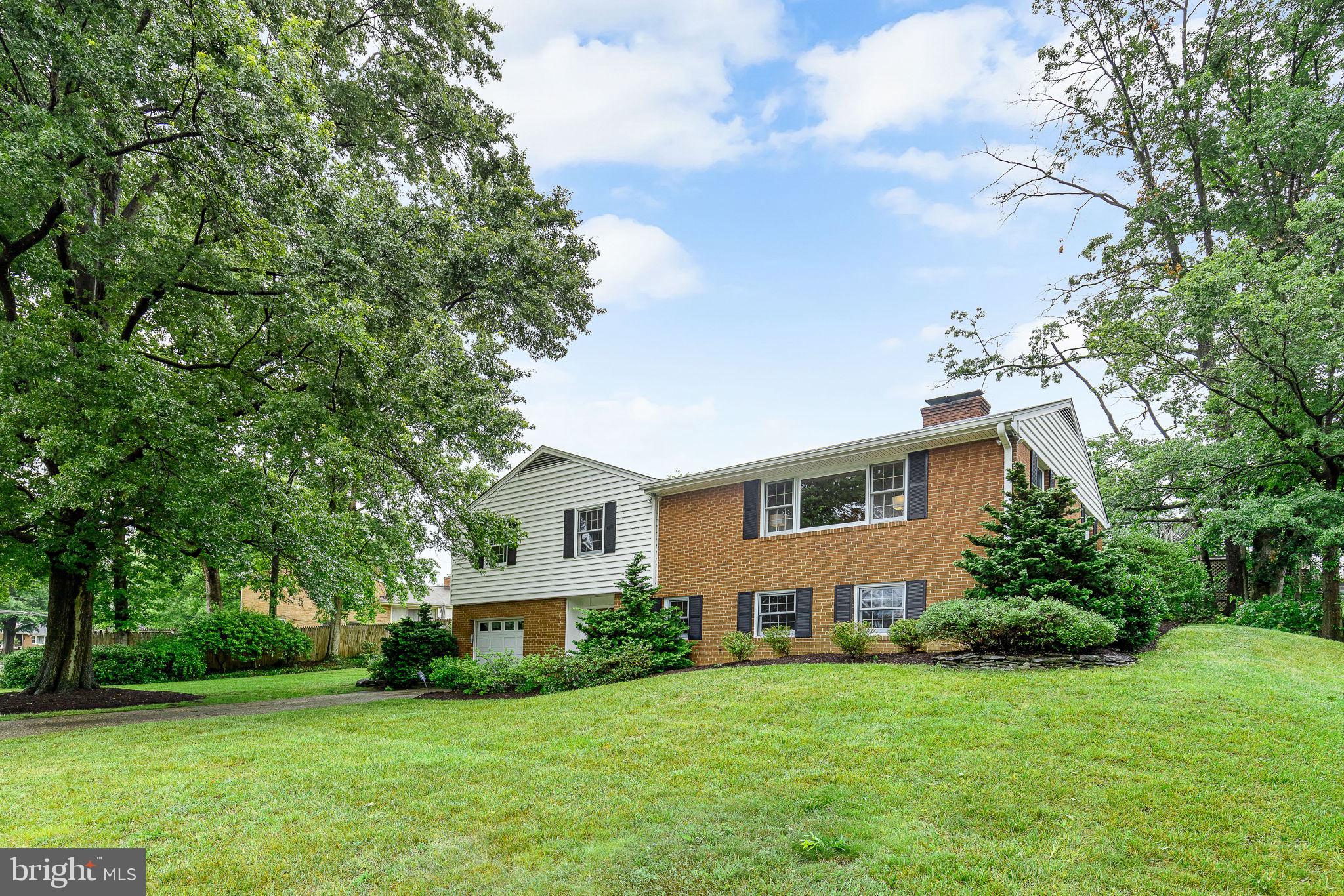 7809 Greeley Boulevard Springfield, VA 22152 - Photo 8 of 52 WEST SPRINGFIELD - Delightful 3BR/2.5BA