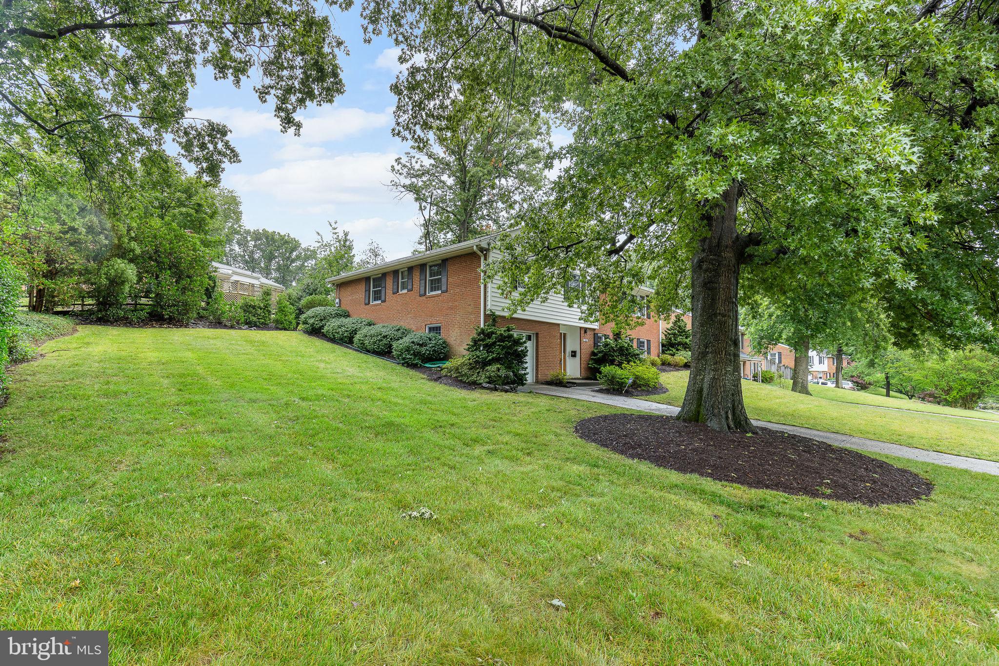 7809 Greeley Boulevard Springfield, VA 22152 - Photo 9 of 52 WEST SPRINGFIELD - Delightful 3BR/2.5BA
