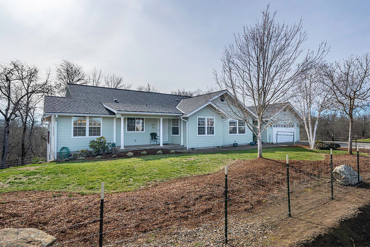1345 Nick Young Road Eagle Point, OR 97524 - Photo 3 of 38 DSC00493