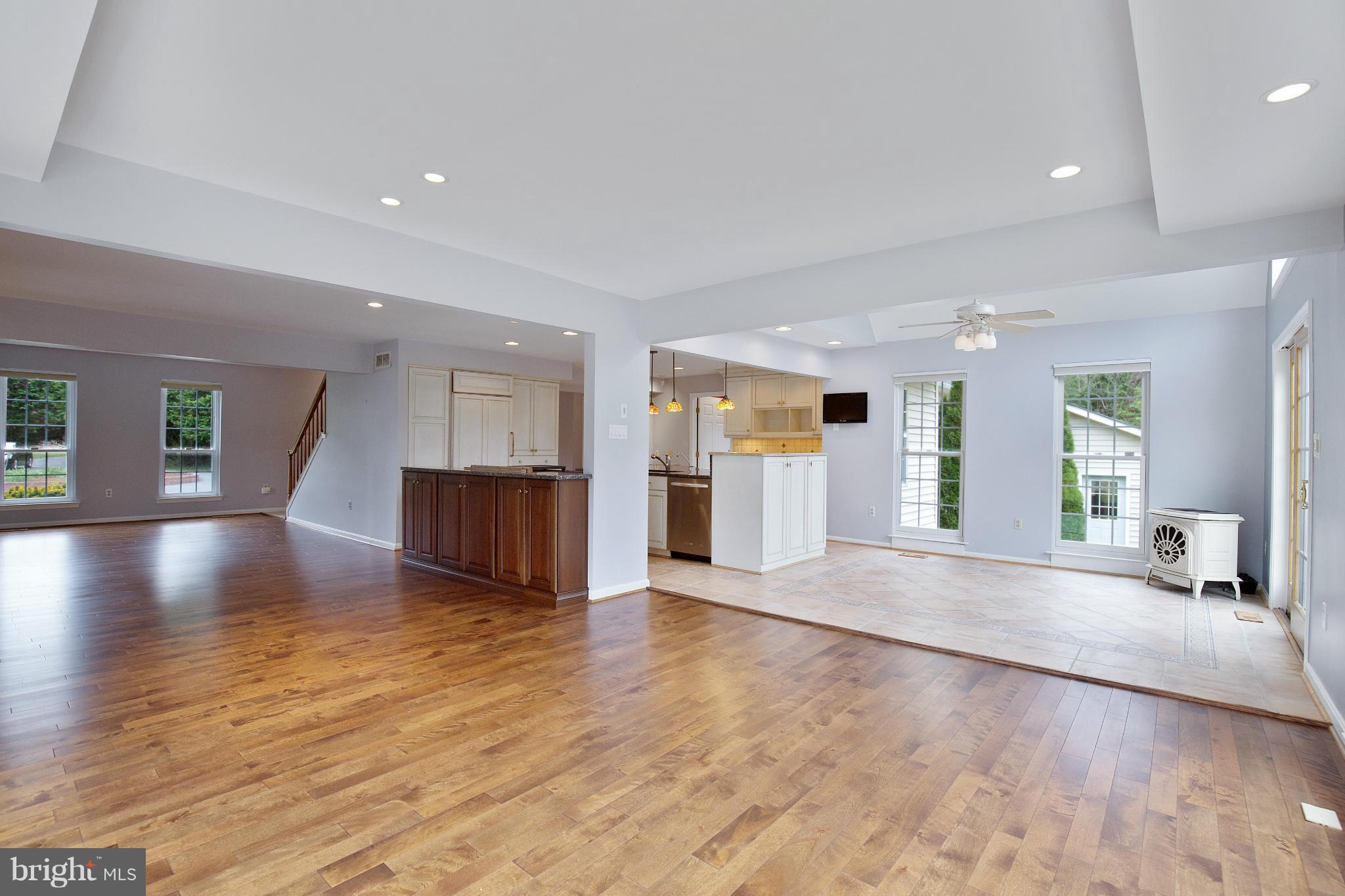 2809 Fennel Road Edgewater, MD 21037 - Photo 5 of 30 Tray ceilings and recessed lighting