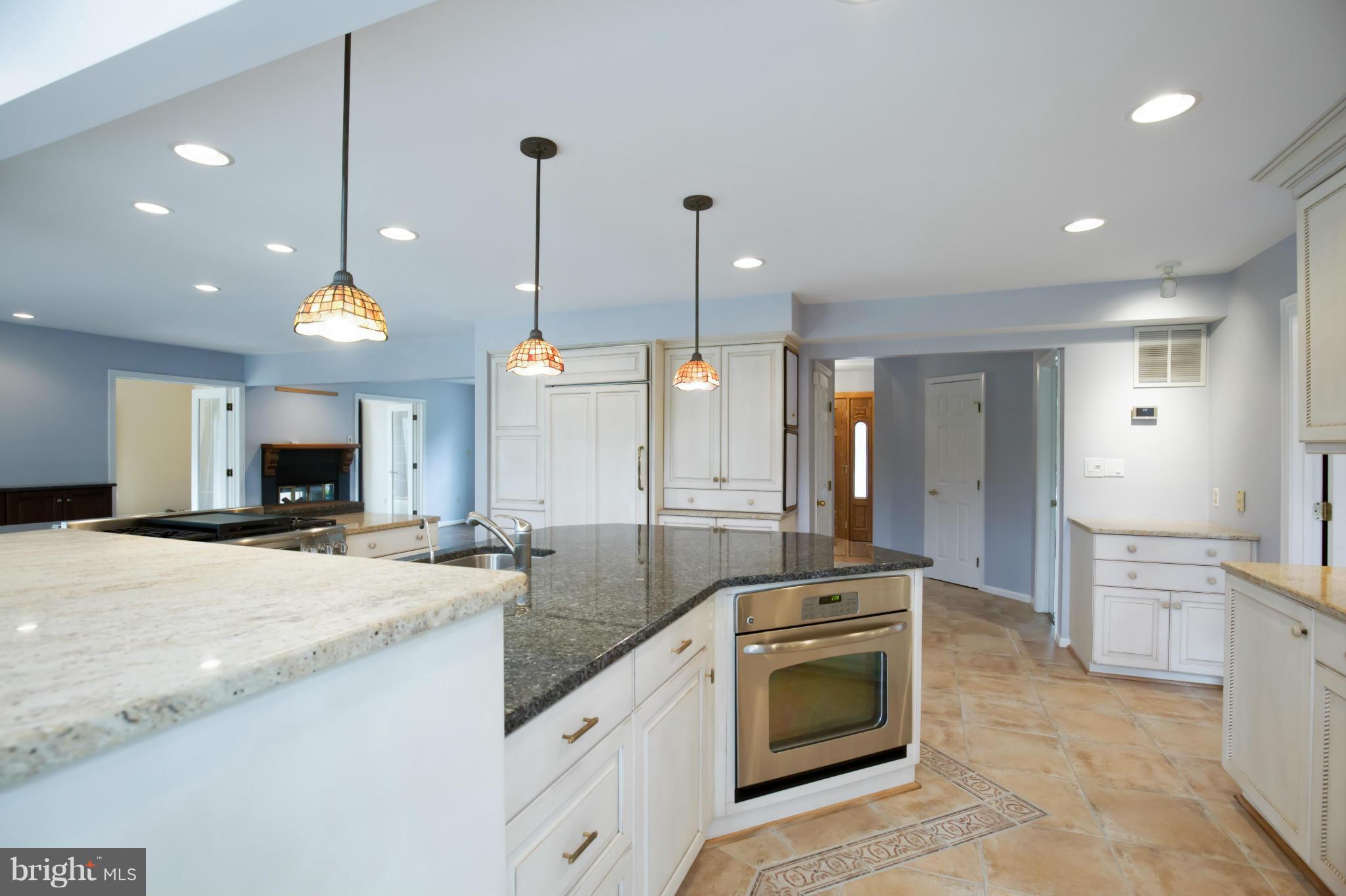 2809 Fennel Road Edgewater, MD 21037 - Photo 9 of 30 Granite counters and custom cabinets