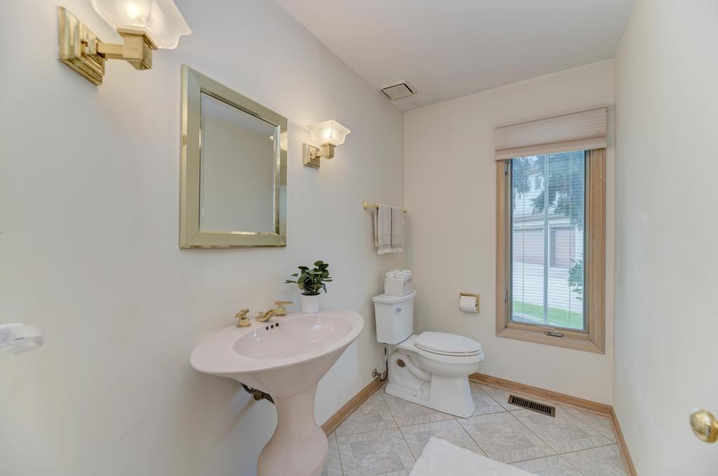 1500 Royal Oak Road Darien, IL 60561 - Photo 6 of 48