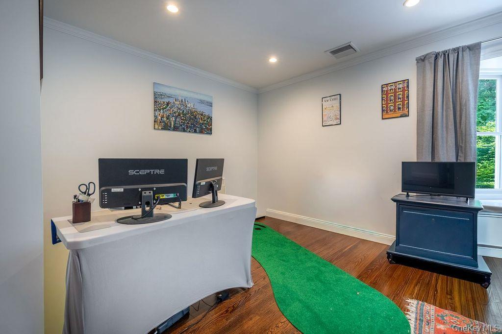 55 Harris Road Katonah, NY 10536 - Photo 35 of 50 Office/Exercise Room