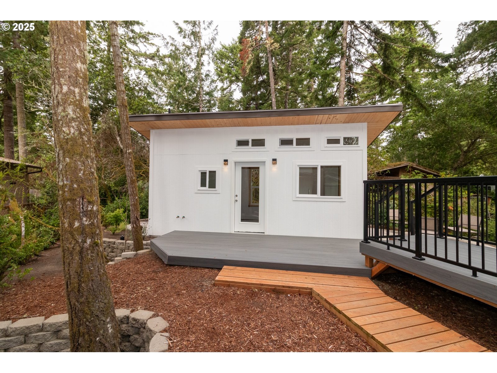 231 Horseshoe Bend Florence, OR 97439 - Photo 16 of 26 a view of outdoor space and yard