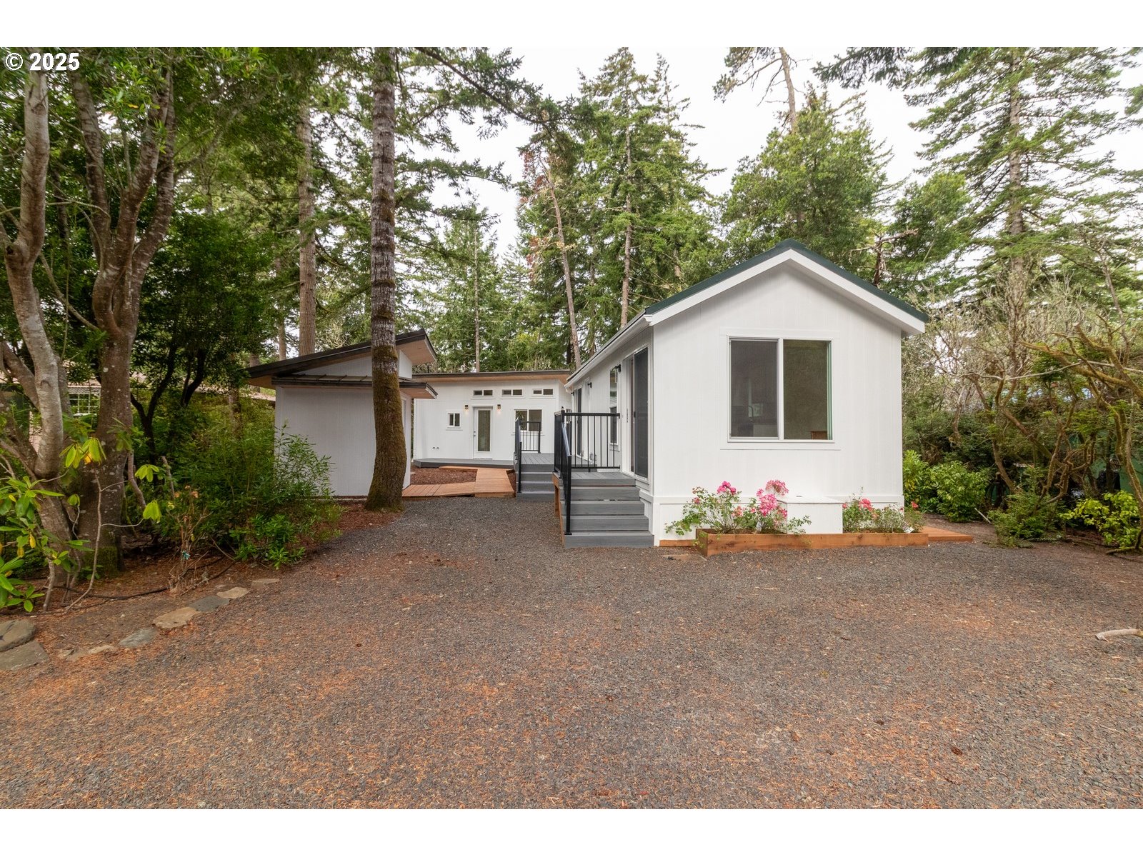 231 Horseshoe Bend Florence, OR 97439 - Photo 2 of 26 a front view of a house with yard