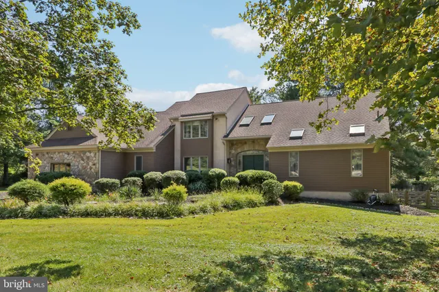 $1,049,000 | 4 East Spring Oak Circle, Media, PA 19063