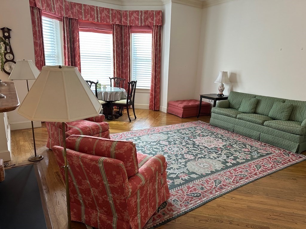 136 Beacon Street, Unit 3 Boston, MA 02116 - Photo 2 of 12