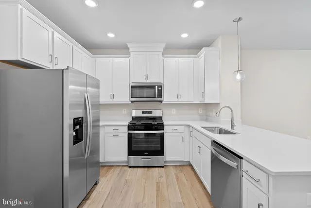 $3,300 | 45219 Temple Bar Drive, Sterling, VA 20166