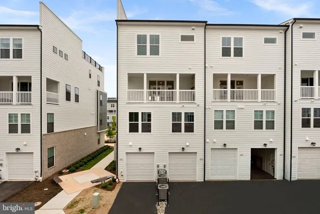 $3,300 | 45219 Temple Bar Drive, Sterling, VA 20166