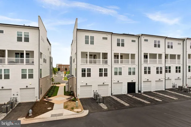 $3,300 | 45219 Temple Bar Drive, Sterling, VA 20166