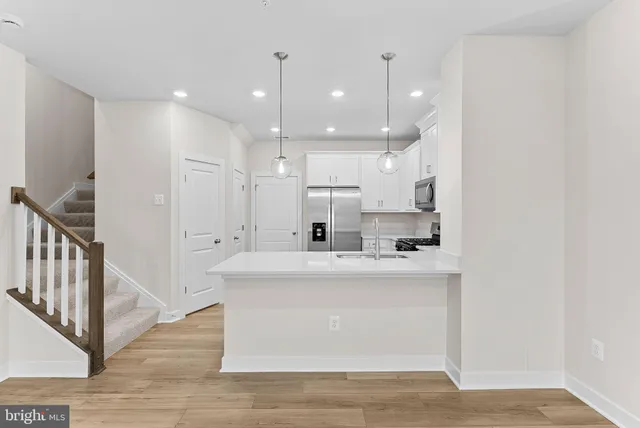 $3,300 | 45219 Temple Bar Drive, Sterling, VA 20166