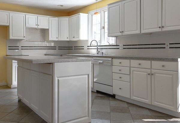 6 Carriage Hill Road Hopkinton, MA 01748 - Photo 3 of 23 Gallery Image 3
