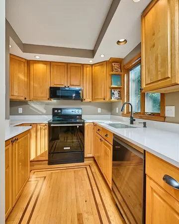 $589,900 | 11 Glendale Street, Easthampton, MA 01027