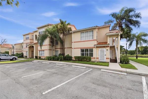 $2,200 | 3310 Pinewalk Drive North, Unit 1817, Margate, FL 33063