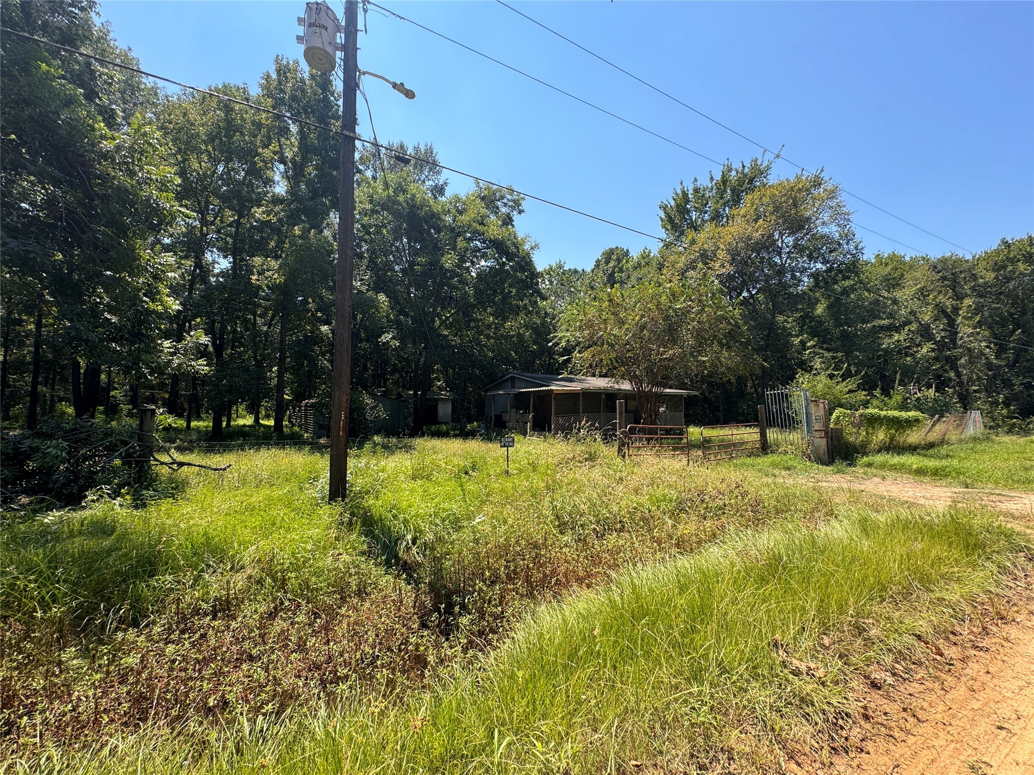 190 Mudd Street Coldspring, TX 77331 - Photo 4 of 6 a backyard of a house with lots of green space