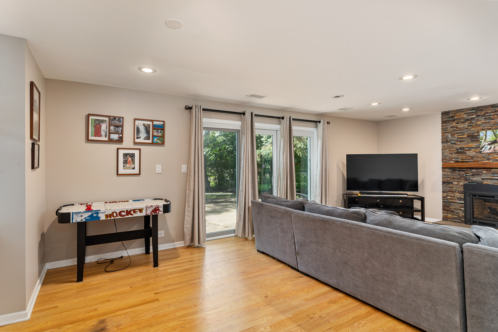 958 Suffield Terrace Northbrook, IL 60062 - Photo 12 of 39 a living room with furniture and a flat screen tv