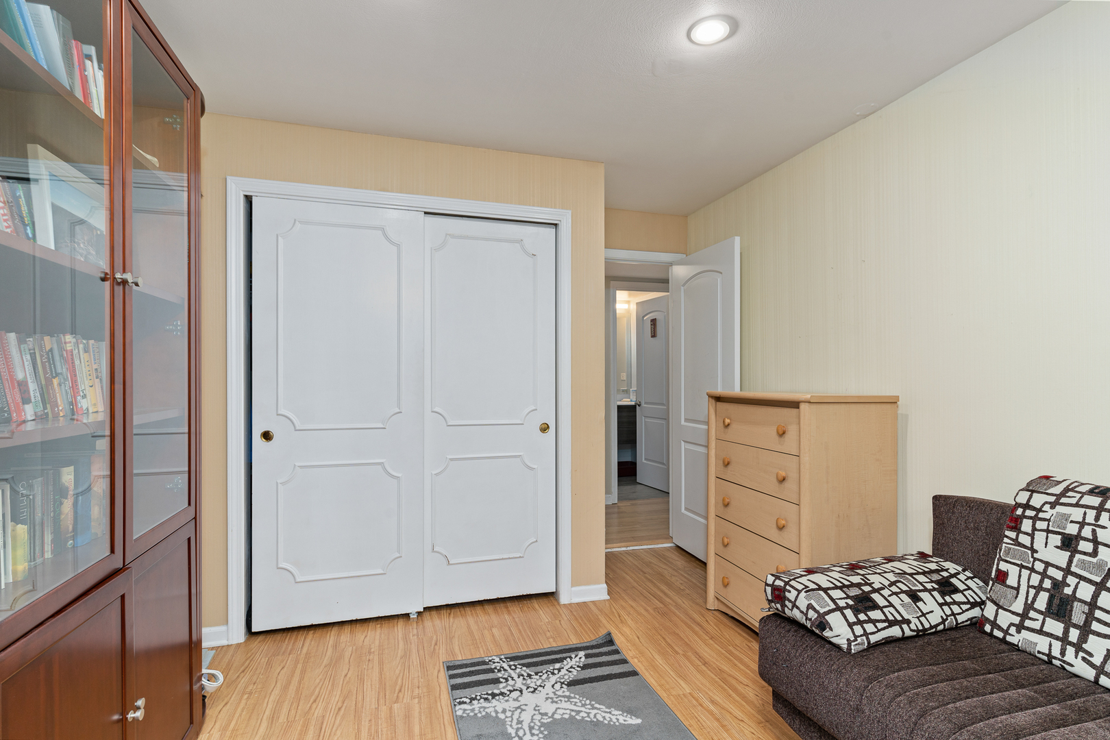 958 Suffield Terrace Northbrook, IL 60062 - Photo 14 of 39 a bedroom with a bed and wooden floor