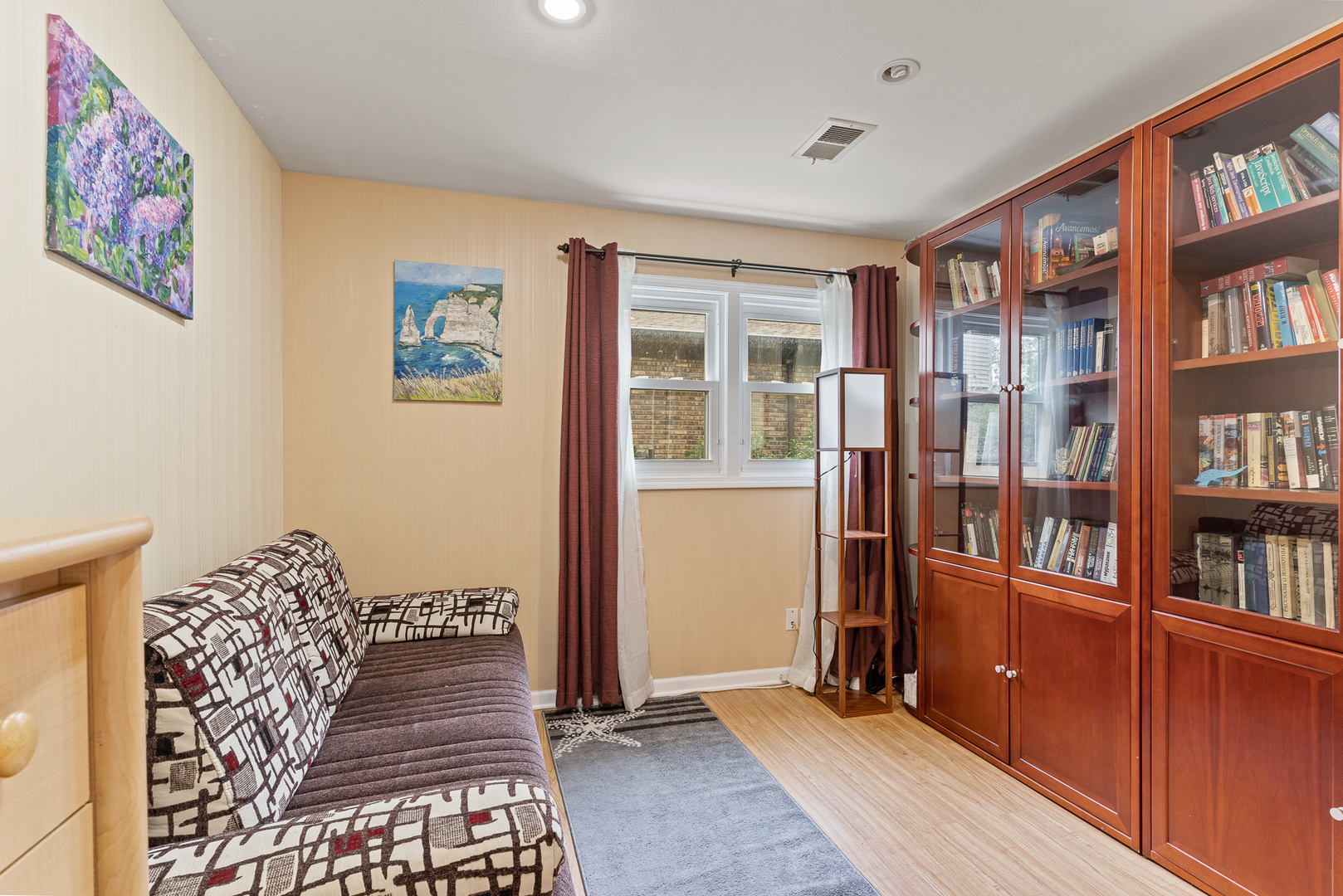 958 Suffield Terrace Northbrook, IL 60062 - Photo 15 of 39 a view of a livingroom with furniture and staircase
