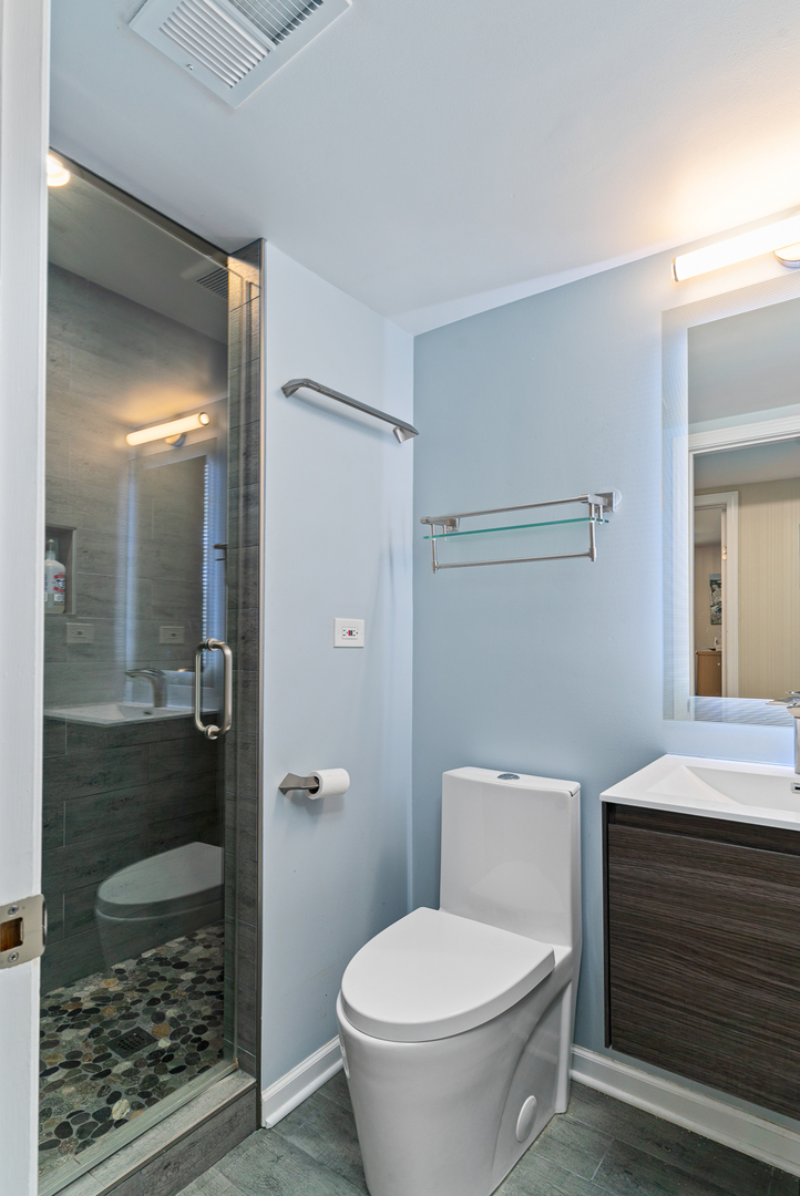 958 Suffield Terrace Northbrook, IL 60062 - Photo 16 of 39 a bathroom with a toilet and a shower