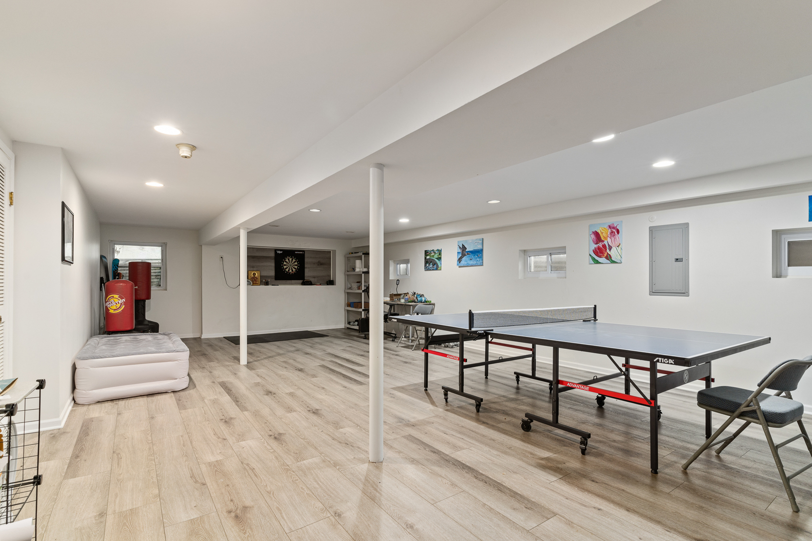 958 Suffield Terrace Northbrook, IL 60062 - Photo 17 of 39 a living room with furniture and wooden floor