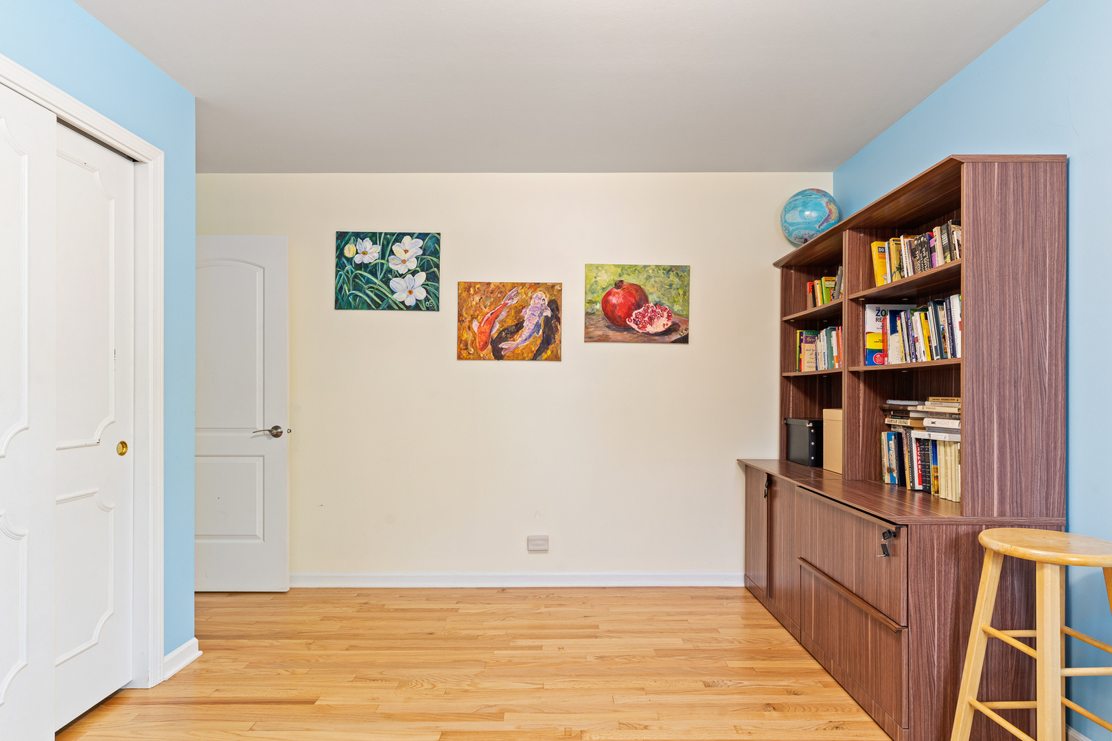 958 Suffield Terrace Northbrook, IL 60062 - Photo 21 of 39 a view of an empty room with shelves