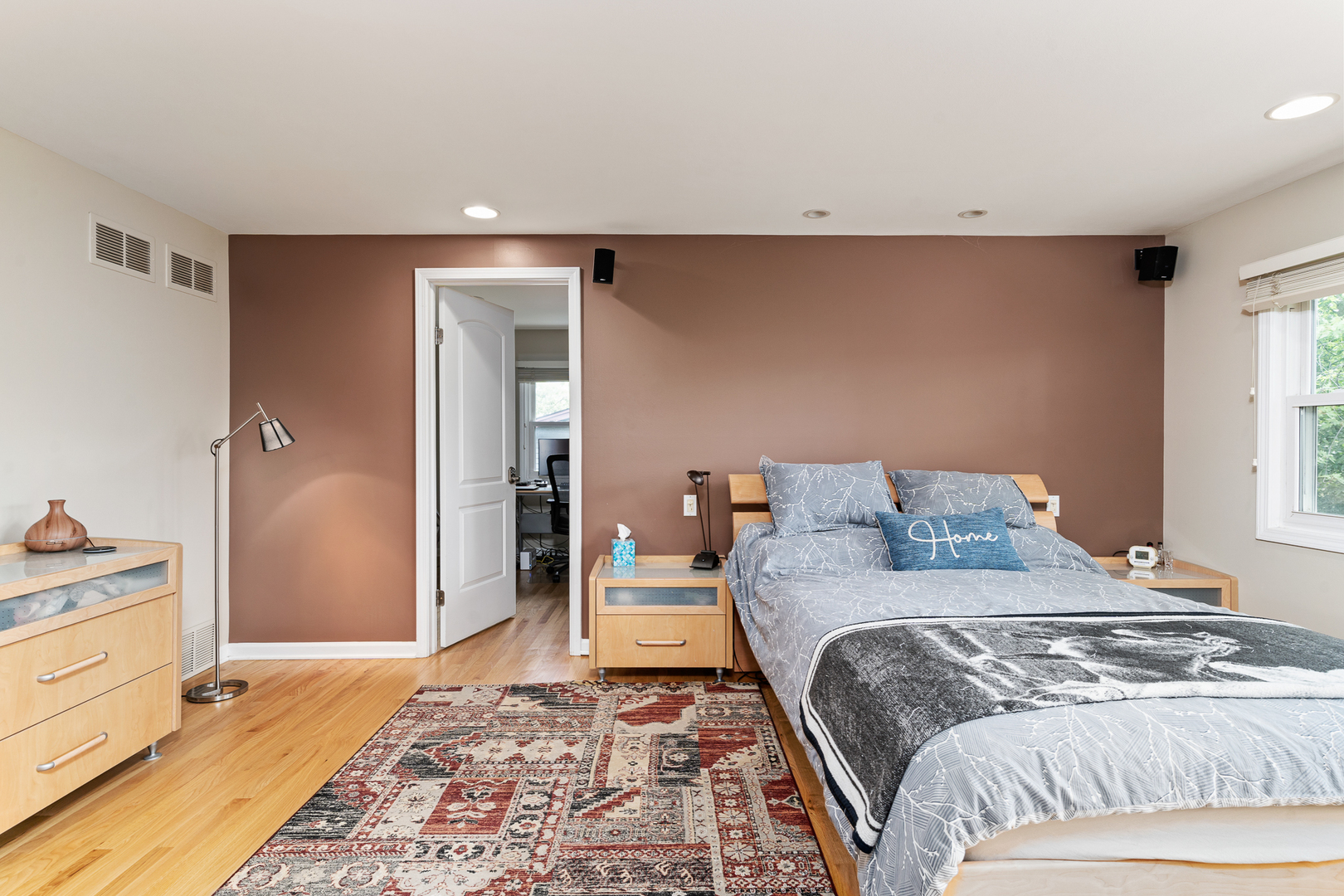 958 Suffield Terrace Northbrook, IL 60062 - Photo 28 of 39 a bedroom with a bed and a dresser