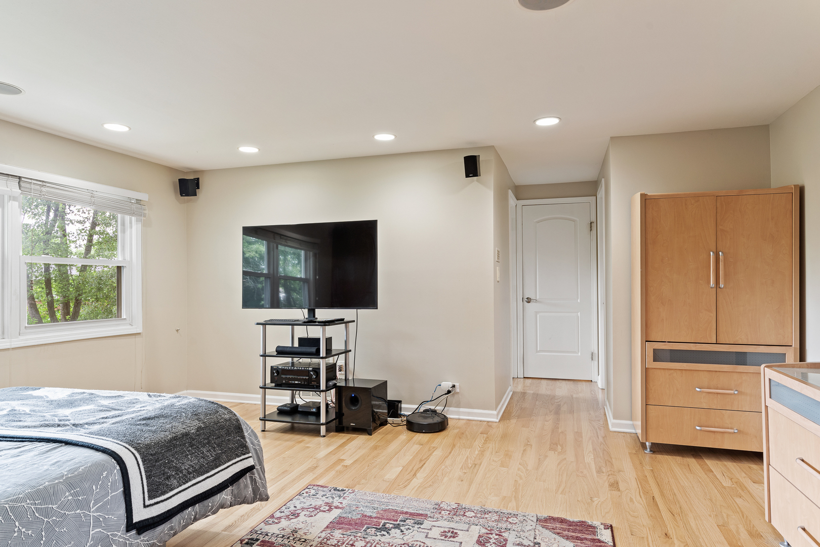 958 Suffield Terrace Northbrook, IL 60062 - Photo 30 of 39 a bedroom with a bed and a flat screen tv