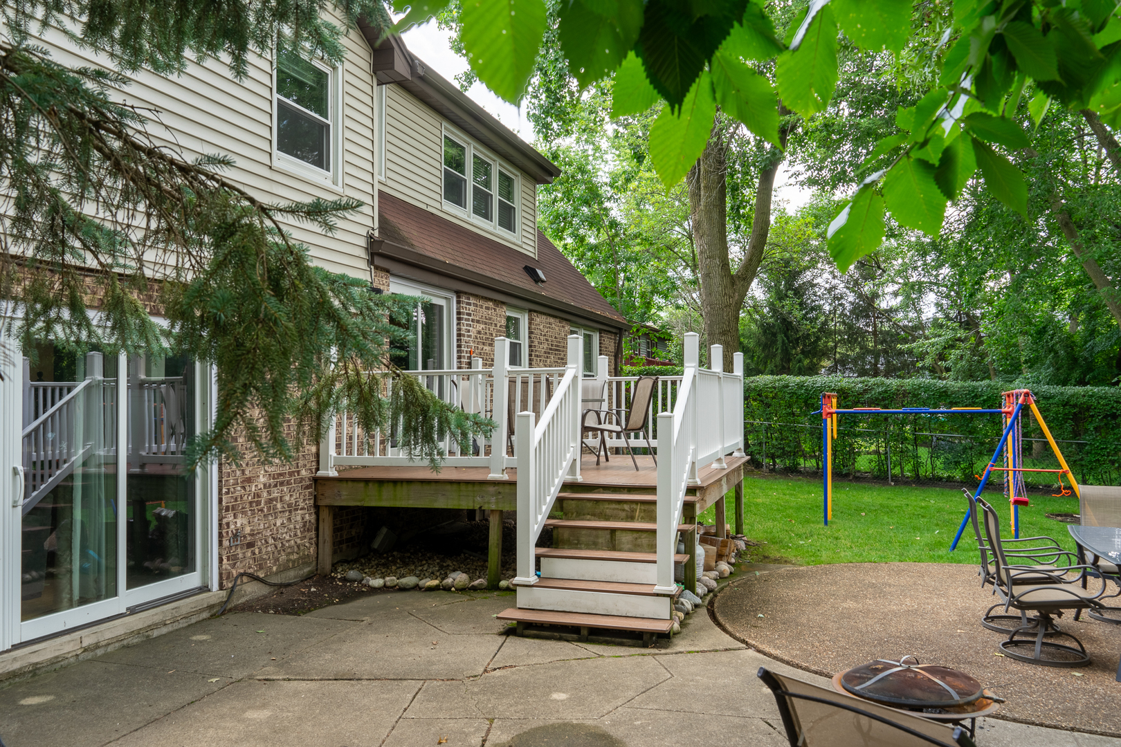 958 Suffield Terrace Northbrook, IL 60062 - Photo 38 of 39 a view of a chair and table in backyard of house