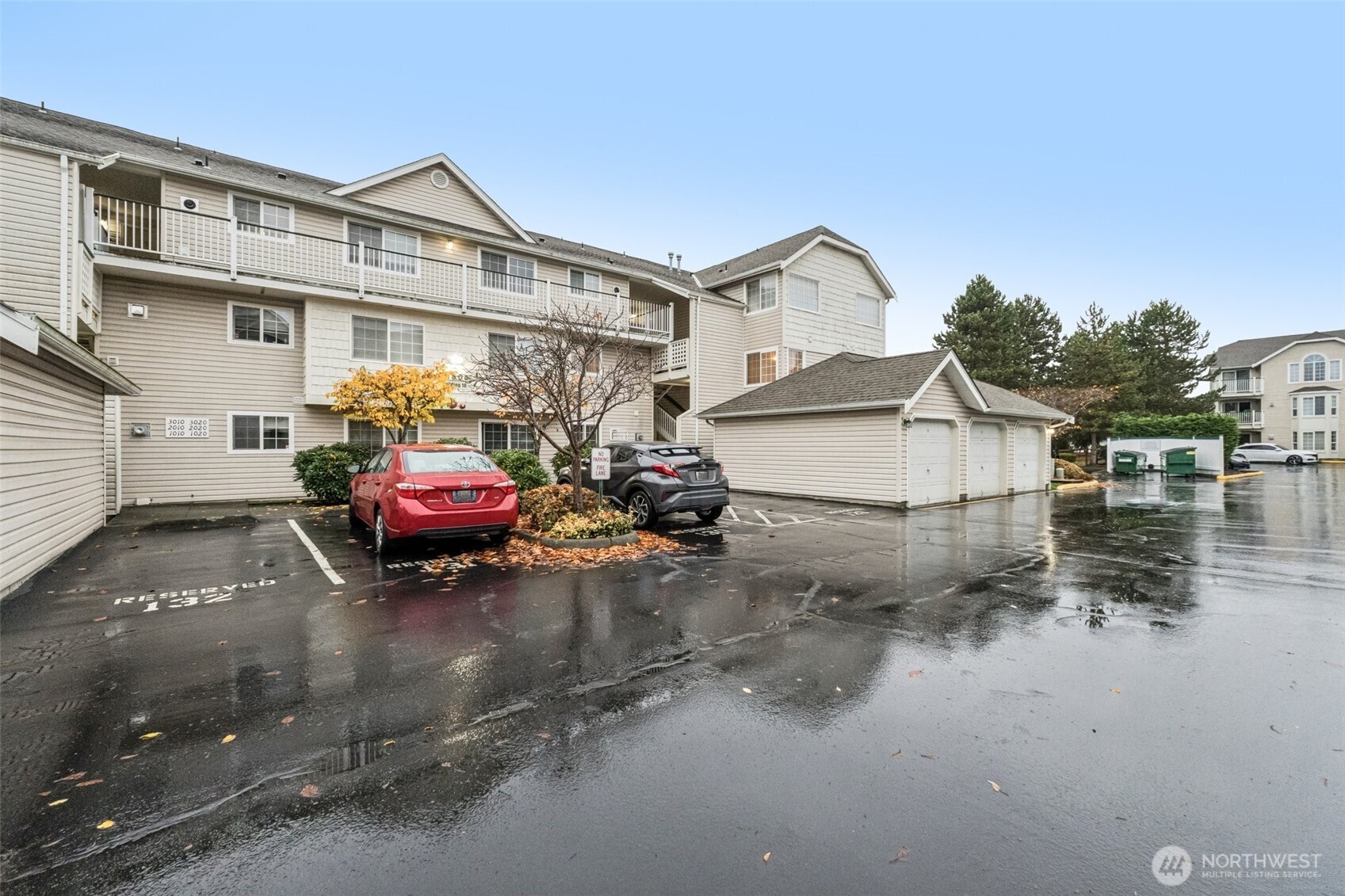 12505 4th Avenue West, Unit 2040 Everett, WA 98204 - Photo 19 of 22 a view of a house with a patio