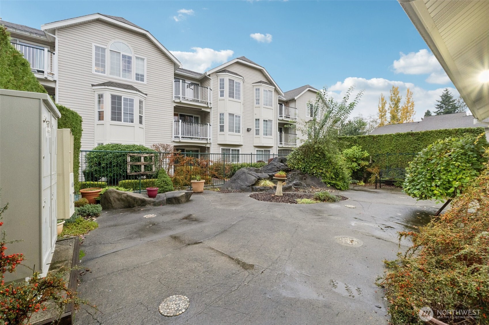 12505 4th Avenue West, Unit 2040 Everett, WA 98204 - Photo 20 of 22 a view of a blue house with a yard and plants