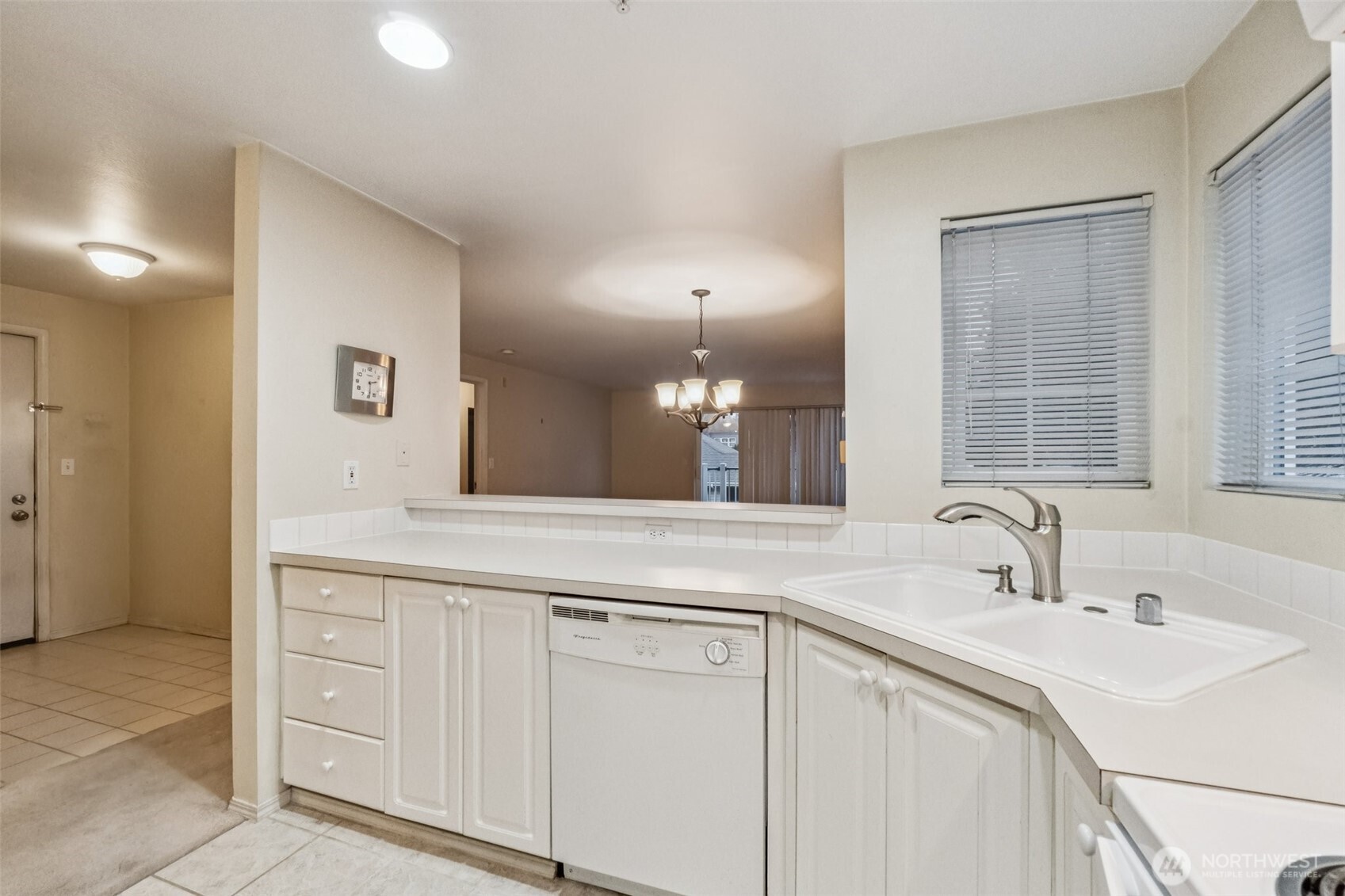 12505 4th Avenue West, Unit 2040 Everett, WA 98204 - Photo 7 of 22 a bathroom with a sink and a mirror