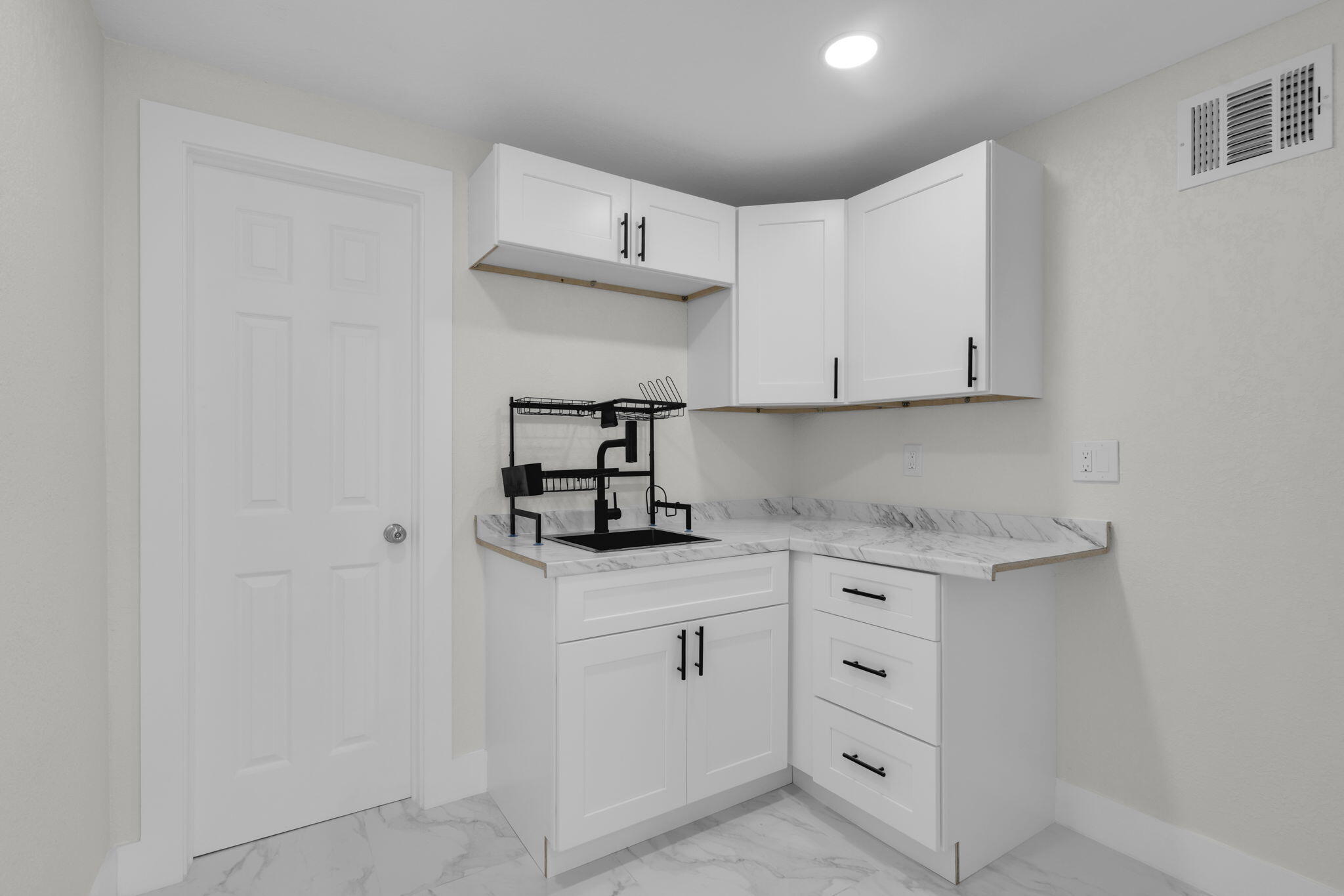 1206 South Ridge Road Lake Worth, FL 33462 - Photo 15 of 37 15-web-or-mls-1206SRidge-16