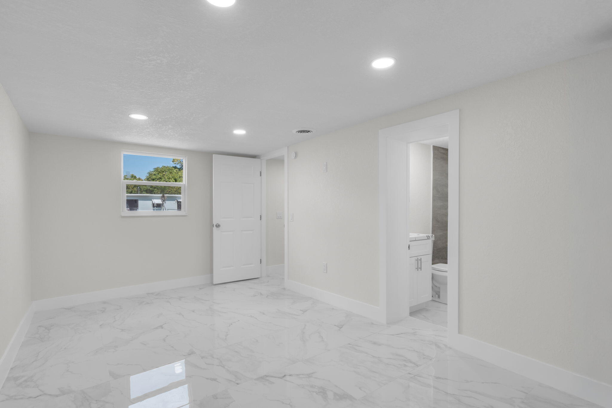 1206 South Ridge Road Lake Worth, FL 33462 - Photo 18 of 37 18-web-or-mls-1206SRidge-19