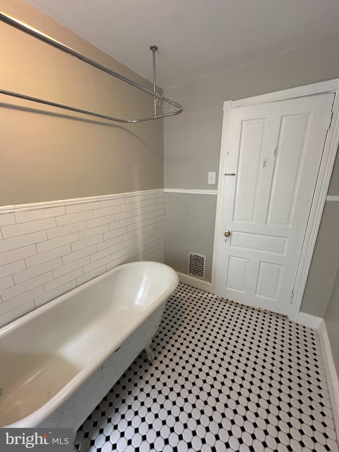 4710 Warrington Avenue, Unit 3 Philadelphia, PA 19143 - Photo 19 of 32 a bathroom with a bathtub