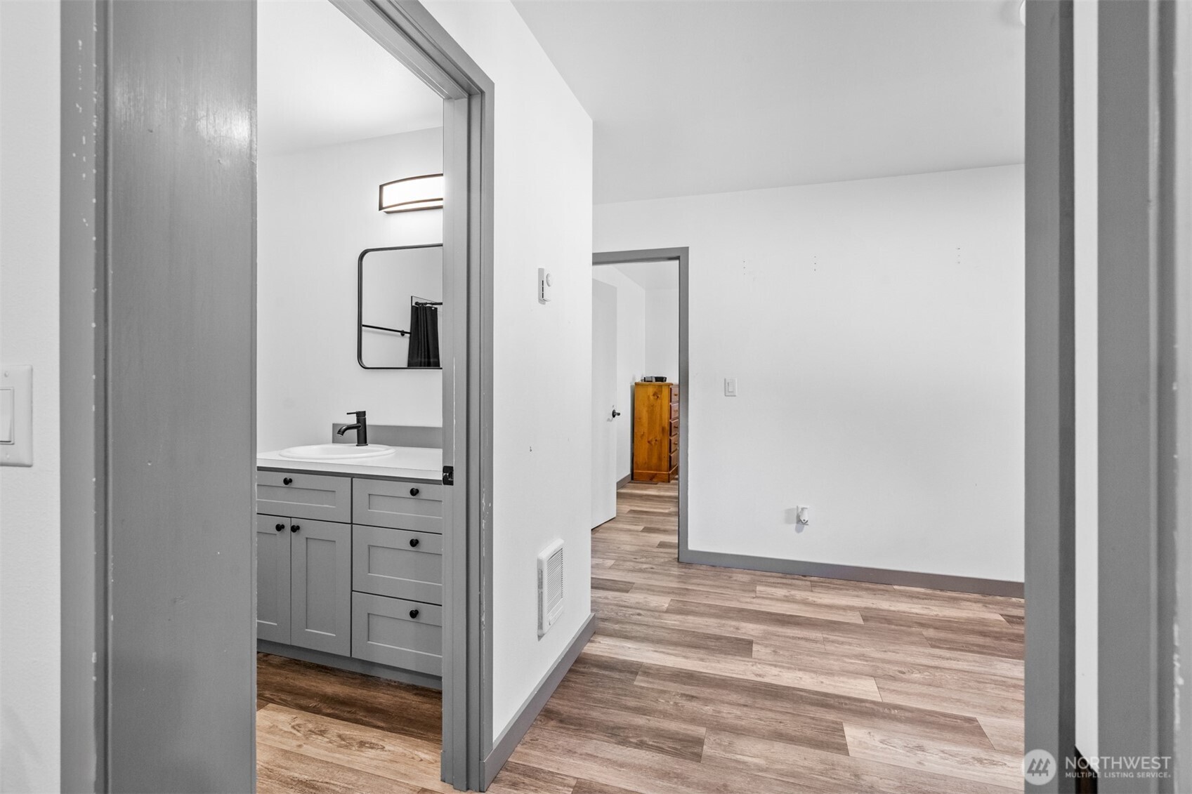12936 Hubbard Road Southeast Rainier, WA 98576 - Photo 11 of 22 Gallery Image 11