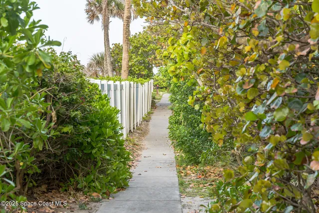 $325,000 | 165 Casseekee Trail, Melbourne Beach, FL 32951