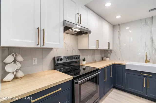 $325,000 | 165 Casseekee Trail, Melbourne Beach, FL 32951